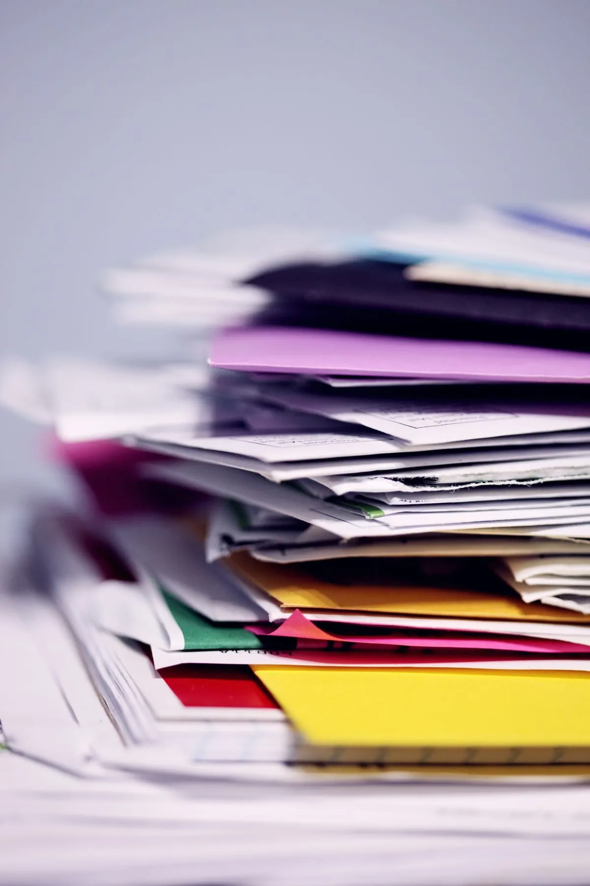 Pile de documents administratifs